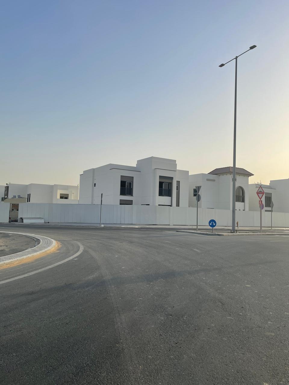 فاي الريمان 1, الريمان 2, الشامخة, ابوظبي — 1
